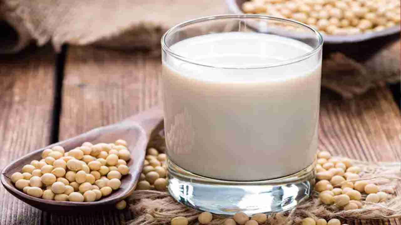 Soya Milk: ದೇಹದಲ್ಲಿ ಅಧಿಕ ಕೊಬ್ಬು ಶೇಖರಣೆಯ ಅಪಾಯವನ್ನು ಕಡಿಮೆ ಮಾಡುತ್ತೆ ಸೋಯಾ ಹಾಲು