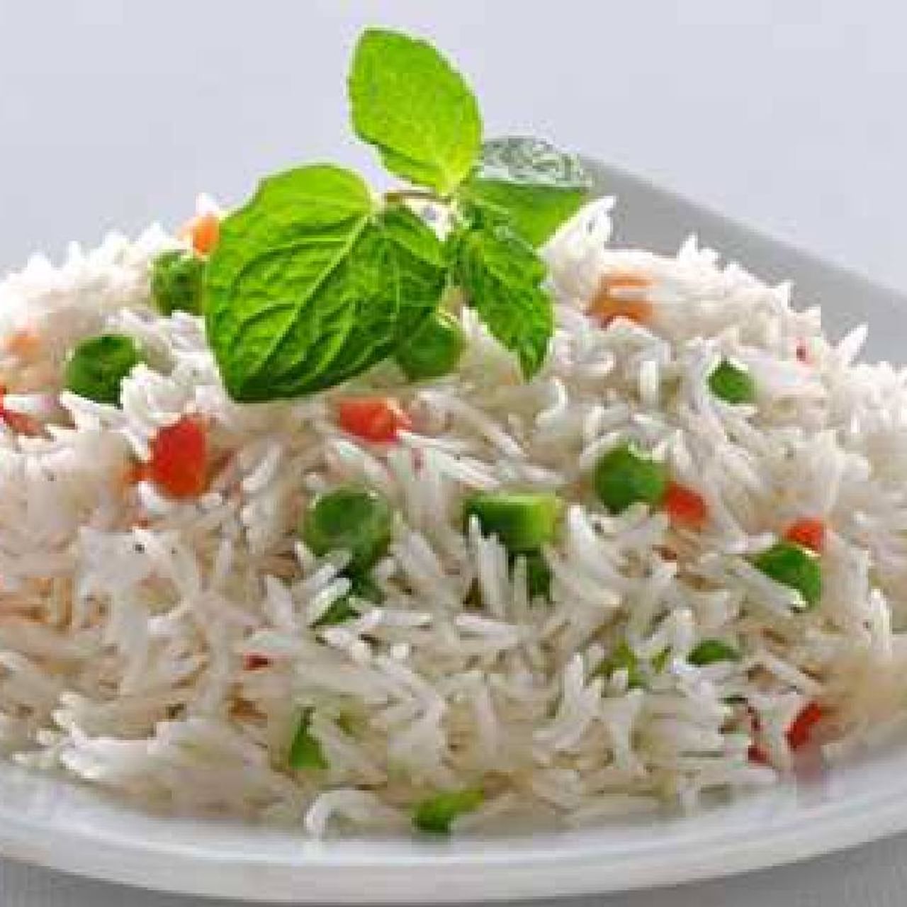 ಈ ಪಾಕವಿಧಾನಕ್ಕಾಗಿ ನೀವು ಮಾಡಬೇಕಾಗಿರುವುದು ಕ್ಯಾರೆಟ್, ಬಟಾಣಿ ಮತ್ತು ಉದ್ದಿನ ಬೇಳೆಗಳನ್ನು ಅಕ್ಕಿಯೊಂದಿಗೆ ಬೇಯಿಸಿದರೆ ಕ್ಯಾರೆಟ್ ಪುಲಾವ್ ರೆಡಿ. ಇದು ನಿಮಗೆ ದೀರ್ಘಕಾಲದವರೆಗೆ ಹೊಟ್ಟೆ ಹಸಿವಾಗದಂತೆ ಸಹಾಯ ಮಾಡುತ್ತದೆ. 