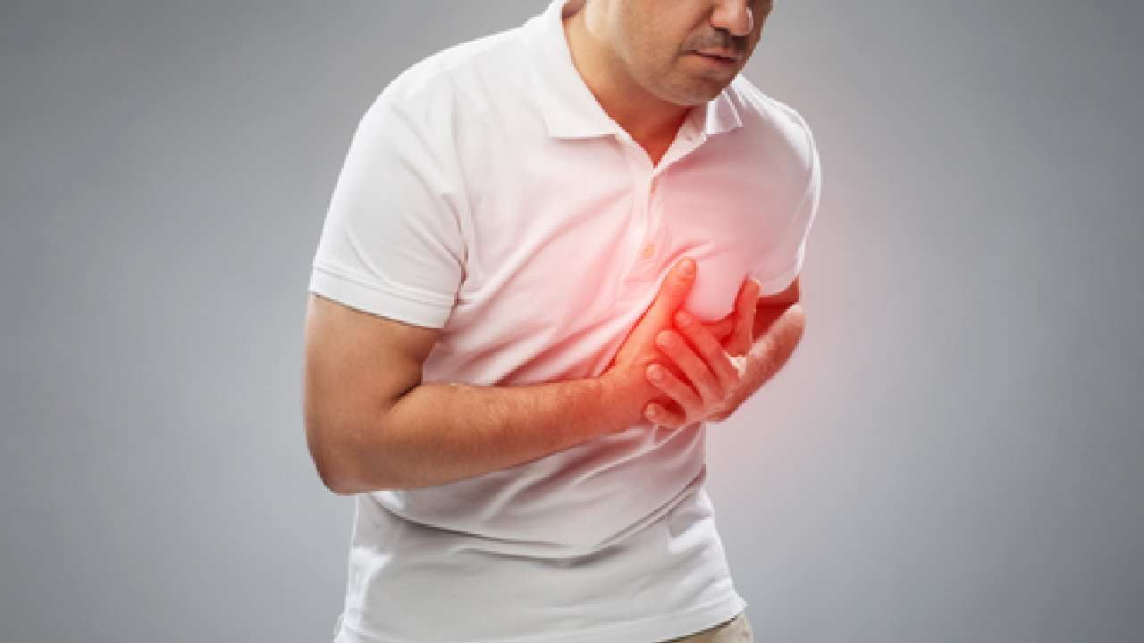 Heart Attack: ಹೃದಯಾಘಾತವಾದಾಗ ಮೊದಲು ಮಾಡಬೇಕಾದ ಕೆಲಸವೇನು? ಇಲ್ಲಿವೆ ಲೈಫ್ ಸೇವಿಂಗ್ ಟಿಪ್ಸ್! Heart Attack: ಹೃದಯಾಘಾತವಾದಾಗ ಮೊದಲು ಮಾಡಬೇಕಾದ ಕೆಲಸವೇನು? ಇಲ್ಲಿವೆ ಲೈಫ್ ಸೇವಿಂಗ್ ಟಿಪ್ಸ್!