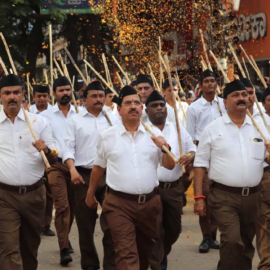 ಪಥಸಂಚಲನದ ಉದ್ದಕ್ಕೂ ನೆರೆದಿದ್ದ ಸಾವಿರಾರು ಸಾರ್ವಜನಿಕರ ಹರ್ಷೋದ್ಘಾರ, ಮಕ್ಕಳ ಜೈಕಾರ ಇವೆಲ್ಲವೂ ಜನರು ಸಂಘದ ಮೇಲಿಟ್ಟಿರುವ ನಂಬಿಕೆ ವಿಶ್ವಾಸದ ಪ್ರತೀಕವಾಗಿದೆ ಎಂಬುದು ಸ್ಪಷ್ಟ ಎಂದು ಪ್ರಲ್ಹಾದ್ ಜೋಶಿ ತಮ್ಮ ಟ್ವೀಟ್​ರನಲ್ಲಿ ಬರೆದುಕೊಂಡಿದ್ದಾರೆ.