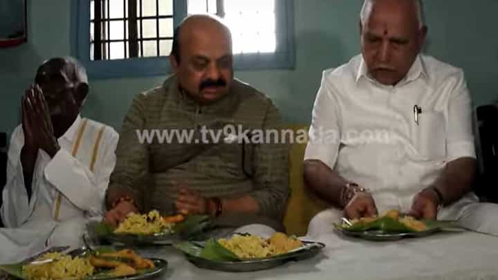 ವಿಜಯಪುರ ತಲುಪಿದ ಬಿಜೆಪಿ ಜನಸಂಕಲ್ಪ ಯಾತ್ರೆ; ದಲಿತರ ಮನೆಯಲ್ಲಿ ಉಪಹಾರ ಸೇವಿಸಿದ ಗಣ್ಯರು ವಿಜಯಪುರ ತಲುಪಿದ ಬಿಜೆಪಿ ಜನಸಂಕಲ್ಪ ಯಾತ್ರೆ; ದಲಿತರ ಮನೆಯಲ್ಲಿ ಉಪಹಾರ ಸೇವಿಸಿದ ಗಣ್ಯರು