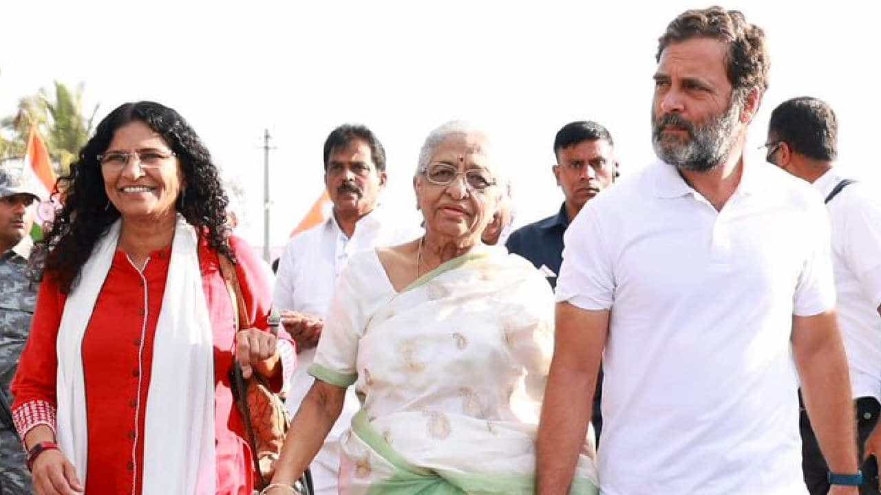 ಗೌರಿ ಲಂಕೇಶ್ ತಾಯಿ, ತಂಗಿ ಜೊತೆ ರಾಹುಲ್ ನಡಿಗೆ: ಮನುಷ್ಯತ್ವ ಇದ್ದವರಿಗೆ ಭಾರತ್ ಜೋಡೋ ಯಾತ್ರೆ ಮನ ಮುಟ್ಟುತ್ತದೆ: ಕವಿತಾ ಲಂಕೇಶ್ ಗೌರಿ ಲಂಕೇಶ್ ತಾಯಿ, ತಂಗಿ ಜೊತೆ ರಾಹುಲ್ ನಡಿಗೆ: ಮನುಷ್ಯತ್ವ ಇದ್ದವರಿಗೆ ಭಾರತ್ ಜೋಡೋ ಯಾತ್ರೆ ಮನ ಮುಟ್ಟುತ್ತದೆ: ಕವಿತಾ ಲಂಕೇಶ್