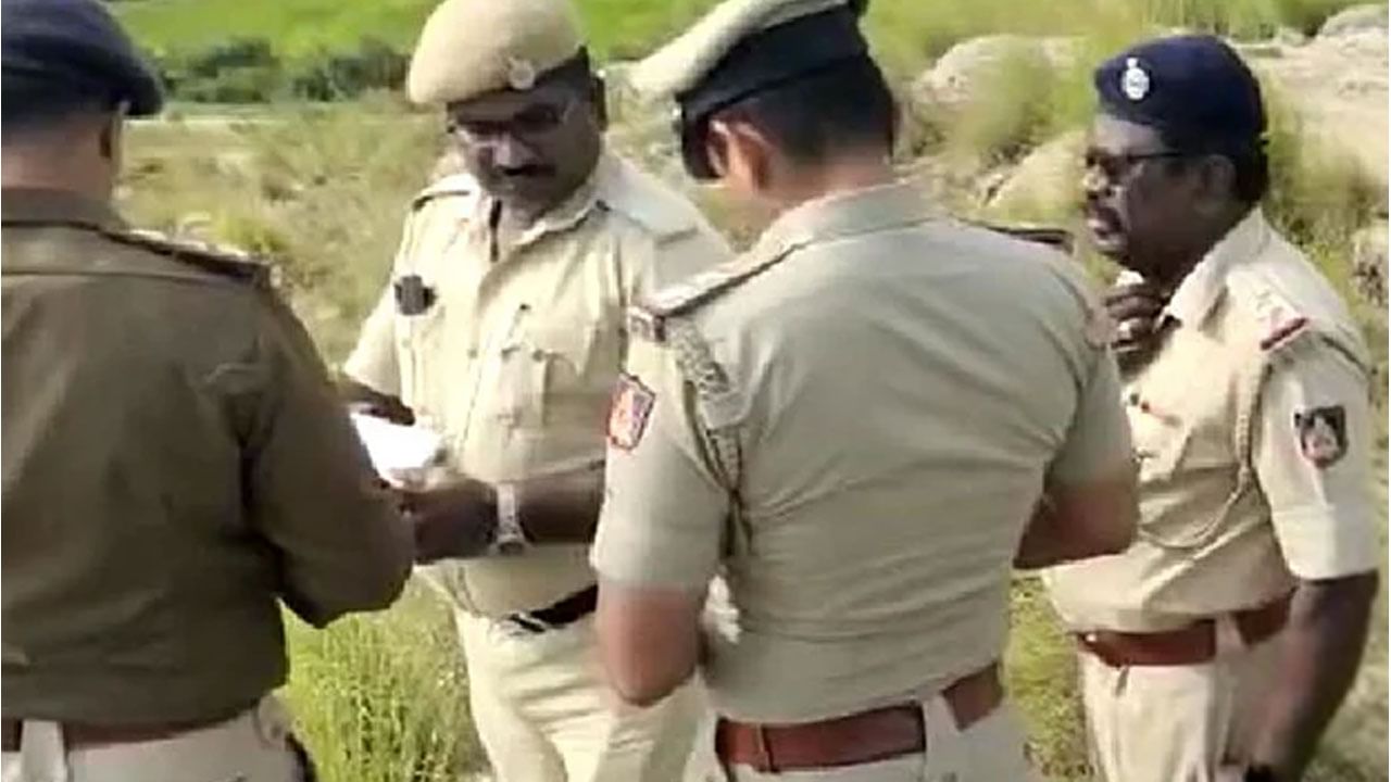 ಅಶ್ಲೀಲ ವಿಡಿಯೋ ಫೊಟೋ ವಿಚಾರಕ್ಕೆ ನಡೆದ ಜಗಳದಲ್ಲಿ ಬಿತ್ತು ಹೆಣ ಅಶ್ಲೀಲ ವಿಡಿಯೋ ಫೊಟೋ ವಿಚಾರಕ್ಕೆ ನಡೆದ ಜಗಳದಲ್ಲಿ ಬಿತ್ತು ಹೆಣ