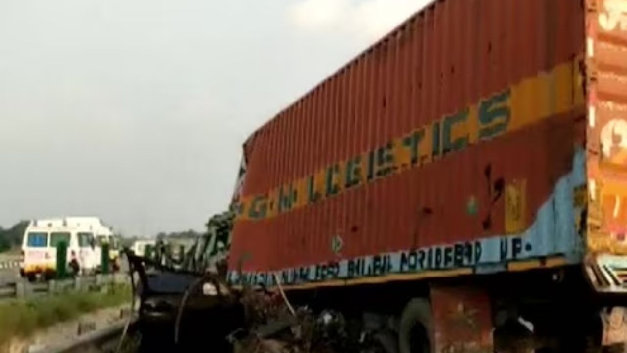 Purvanchal Expressway Accidents: ಭಾರತವನ್ನೇ ಬೆಚ್ಚಿಬೀಳಿಸಿದ್ದ 7 ಕಾರ್ ಆಕ್ಸಿಡೆಂಟ್ಸ್... ಒಂದಕ್ಕಿಂತ ಒಂದು ಘೋರ! Purvanchal Expressway Accidents: ಭಾರತವನ್ನೇ ಬೆಚ್ಚಿಬೀಳಿಸಿದ್ದ 7 ಕಾರ್ ಆಕ್ಸಿಡೆಂಟ್ಸ್... ಒಂದಕ್ಕಿಂತ ಒಂದು ಘೋರ!