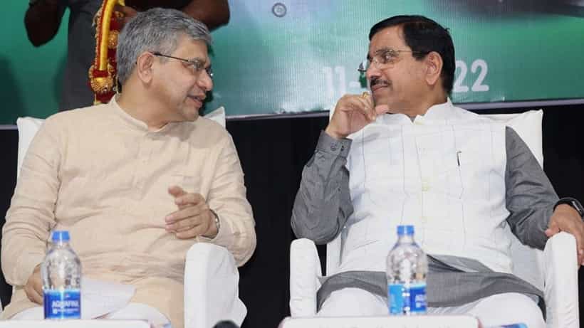 ನಿಜಾಮುದ್ದೀನ್ ಎಕ್ಸ್ಪ್ರೆಸ್ಗೆ ಸವಾಯೀ ಗಂಧರ್ವ ಅವರ ಹೆಸರಿಡಬೇಕೆಂಬ ಕೇಂದ್ರ ಸಚಿವ ಪ್ರಲ್ಹಾದ್ ಜೋಶಿ ಮನವಿಗೆ ಸ್ಪಂದಿಸಿದ ಕೇಂದ್ರ ರೈಲ್ವೇ ಸಚಿವರು