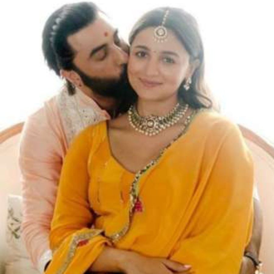 ಈ ಕಾರಣಕ್ಕೆ ರಣಬೀರ್ ಕಪೂರ್ ಅವರು ಯಾವುದೇ ಹೊಸ ಸಿನಿಮಾ ಒಪ್ಪಿಕೊಳ್ಳುತ್ತಿಲ್ಲ. ಮಗು ಜನಿಸಿದ ಕೆಲ ಸಮಯದ ನಂತರದಲ್ಲಿ ಮತ್ತೆ ಸಿನಿಮಾ ಕೆಲಸದಲ್ಲಿ ಬ್ಯುಸಿ ಆಗಲಿದ್ದಾರೆ.