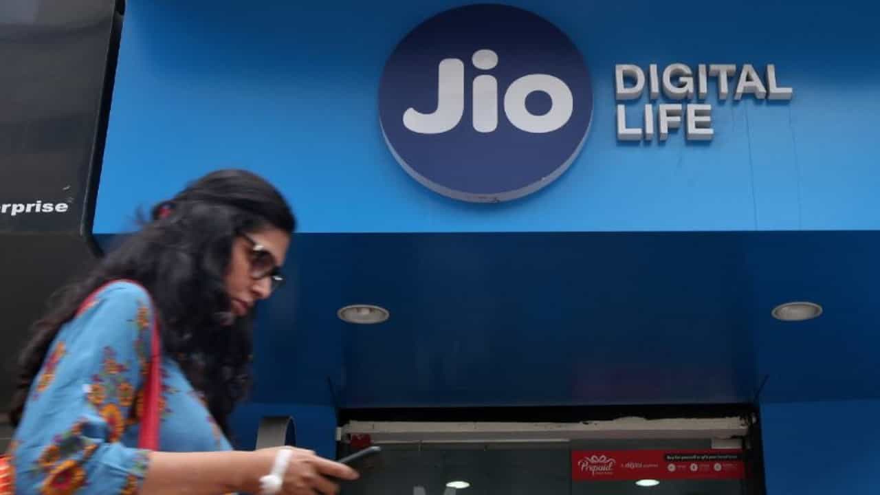 JioFiber: ಜಿಯೋಫೈಬರ್ ಡಬಲ್ ಫೆಸ್ಟಿವಲ್ ಬೋನಾಂಜಾ ಆಫರ್ ಬಂದಿದೆ! ವಿವರ ಇಲ್ಲಿದೆ JioFiber: ಜಿಯೋಫೈಬರ್ ಡಬಲ್ ಫೆಸ್ಟಿವಲ್ ಬೋನಾಂಜಾ ಆಫರ್ ಬಂದಿದೆ! ವಿವರ ಇಲ್ಲಿದೆ