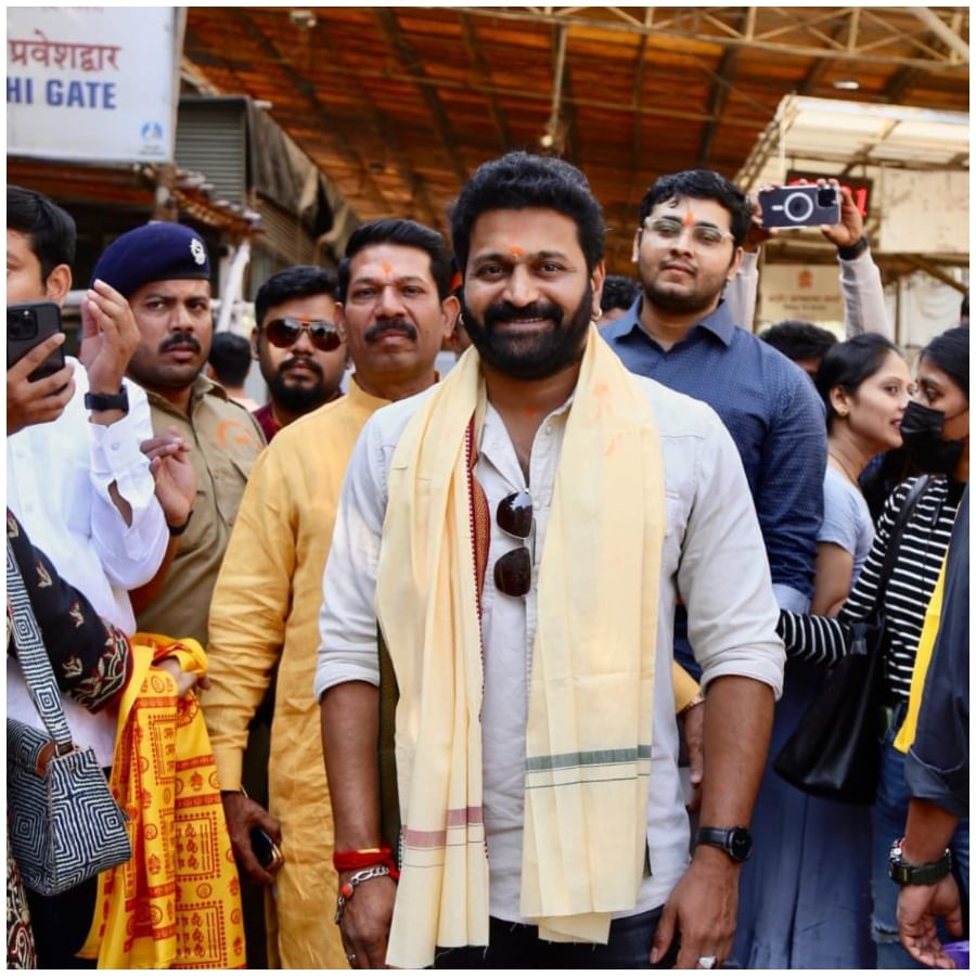 ನಟ ರಿಷಬ್​ ಶೆಟ್ಟಿ ಅವರಿಗೆ ‘ಕಾಂತಾರ’ ಚಿತ್ರದಿಂದ ದೊಡ್ಡ ಮಟ್ಟದ ಗೆಲುವು ಸಿಕ್ಕಿದೆ. ದೇಶಾದ್ಯಂತ ಈ ಸಿನಿಮಾ ಸೂಪರ್​ ಹಿಟ್​ ಆಗಿರುವುದರಿಂದ ರಿಷಬ್​ ಈಗ ಪ್ಯಾನ್​ ಇಂಡಿಯಾ ಹೀರೋ ಆಗಿದ್ದಾರೆ. ಈ ಚಿತ್ರದಲ್ಲಿ ಅವರ ಮಾಡಿದ ‘ಶಿವ’ ಎಂಬ ಪಾತ್ರ ಸಖತ್​ ಫೇಮಸ್​ ಆಗಿದೆ.