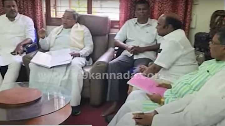 ಎಸ್ ಟಿ ಮೀಸಲಾತಿ ಹೆಚ್ಚಳ ಸಂಬಂಧಿಸಿದಂತೆ ಸಮುದಾಯದ ಮುಖಂಡರ ಜೊತೆ ಸಿದ್ದರಾಮಯ್ಯ ಸಭೆ ಎಸ್ ಟಿ ಮೀಸಲಾತಿ ಹೆಚ್ಚಳ ಸಂಬಂಧಿಸಿದಂತೆ ಸಮುದಾಯದ ಮುಖಂಡರ ಜೊತೆ ಸಿದ್ದರಾಮಯ್ಯ ಸಭೆ
