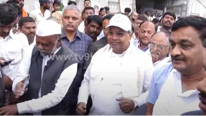 ಭಾರತ್ ಜೋಡೋ ಯಾತ್ರೆಯಲ್ಲಿ ಕಾಂಗ್ರೆಸ್ ನಾಯಕ ಸಿದ್ದರಾಮಯ್ಯ ಭರ್ಜರಿ ನೃತ್ಯ ! ಭಾರತ್ ಜೋಡೋ ಯಾತ್ರೆಯಲ್ಲಿ ಕಾಂಗ್ರೆಸ್ ನಾಯಕ ಸಿದ್ದರಾಮಯ್ಯ ಭರ್ಜರಿ ನೃತ್ಯ !