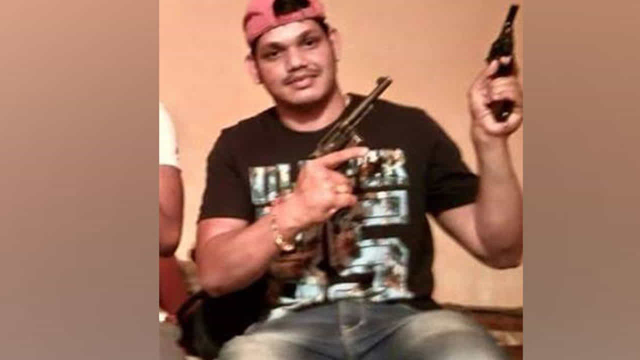 ಪಂಜಾಬಿ ಗಾಯಕ ಸಿಧು ಮೂಸೆವಾಲಾ ಹತ್ಯೆಯ ಆರೋಪಿ ಪೊಲೀಸ್ ಕಸ್ಟಡಿಯಿಂದ ಪರಾರಿ ಪಂಜಾಬಿ ಗಾಯಕ ಸಿಧು ಮೂಸೆವಾಲಾ ಹತ್ಯೆಯ ಆರೋಪಿ ಪೊಲೀಸ್ ಕಸ್ಟಡಿಯಿಂದ ಪರಾರಿ