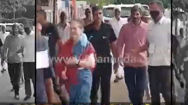 ಭೀಮನಕೊಲ್ಲಿಗೆ ತೆರಳಿ ಮಹದೇಶ್ವರ ದರ್ಶನ ಪಡೆದರು ಕಾಂಗ್ರೆಸ್ ನಾಯಕಿ ಸೋನಿಯಾ ಗಾಂಧಿ! ಭೀಮನಕೊಲ್ಲಿಗೆ ತೆರಳಿ ಮಹದೇಶ್ವರ ದರ್ಶನ ಪಡೆದರು ಕಾಂಗ್ರೆಸ್ ನಾಯಕಿ ಸೋನಿಯಾ ಗಾಂಧಿ!