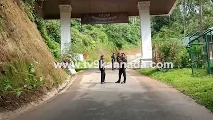 ಸೋನಿಯಾ ಗಾಂಧಿ ತಂಗಲಿರುವ ಮಡಿಕೇರಿ ಬಳಿಯ ರೆಸಾರ್ಟ್ಗೆ ಹೆಚ್ಚುವರಿ ಭದ್ರತೆ ಸೋನಿಯಾ ಗಾಂಧಿ ತಂಗಲಿರುವ ಮಡಿಕೇರಿ ಬಳಿಯ ರೆಸಾರ್ಟ್ಗೆ ಹೆಚ್ಚುವರಿ ಭದ್ರತೆ