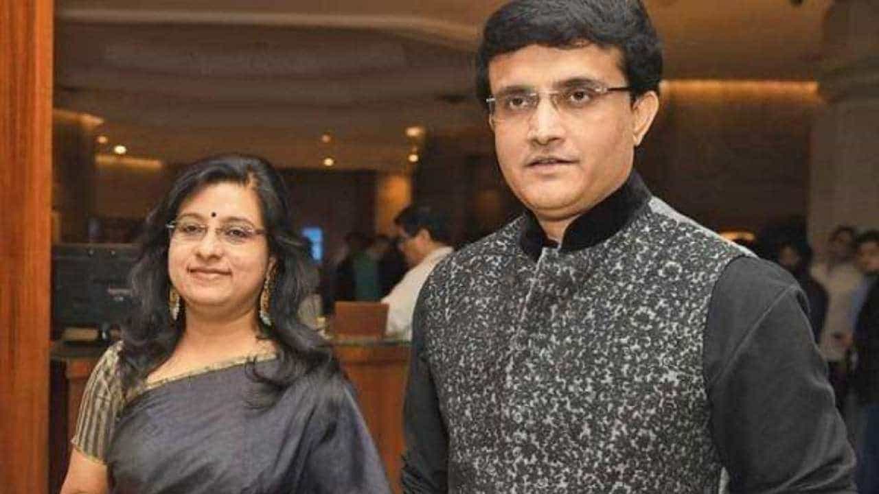 ಬಿಸಿಸಿಐ ಅಧ್ಯಕ್ಷ ಸೌರವ್ ಗಂಗೂಲಿ ಪತ್ನಿ ಆಸ್ಪತ್ರೆಗೆ ದಾಖಲು ಬಿಸಿಸಿಐ ಅಧ್ಯಕ್ಷ ಸೌರವ್ ಗಂಗೂಲಿ ಪತ್ನಿ ಆಸ್ಪತ್ರೆಗೆ ದಾಖಲು