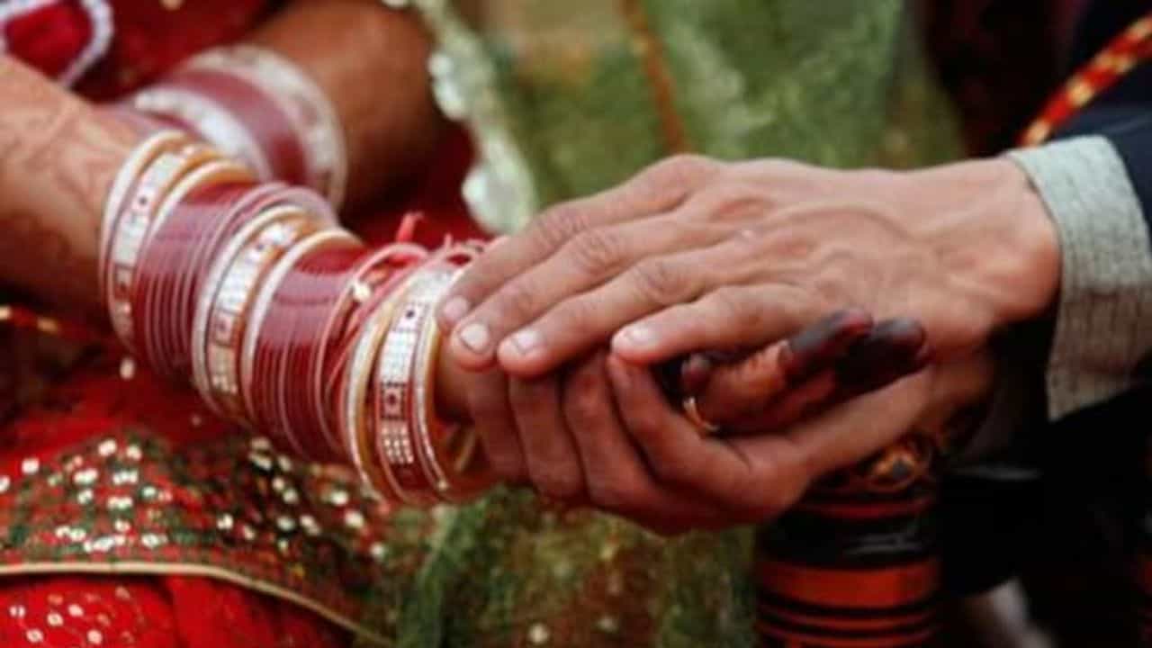 Khap Mahapanchayat: ಒಂದೇ ಗ್ರಾಮ, ಒಂದೇ ಗೋತ್ರ ವಿವಾಹಗಳನ್ನು ನಿಷೇಧಿಸುವಂತೆ ಆಗ್ರಹಿಸಿದ ಸರ್ವ ಜಾತಿಯ ಖಾಪ್ ಮಹಾಪಂಚಾಯತ್ Khap Mahapanchayat: ಒಂದೇ ಗ್ರಾಮ, ಒಂದೇ ಗೋತ್ರ ವಿವಾಹಗಳನ್ನು ನಿಷೇಧಿಸುವಂತೆ ಆಗ್ರಹಿಸಿದ ಸರ್ವ ಜಾತಿಯ ಖಾಪ್ ಮಹಾಪಂಚಾಯತ್