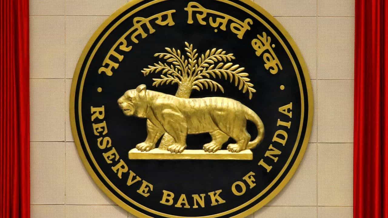 Digital Rupee: ಶೀಘ್ರದಲ್ಲೇ ಬರಲಿದೆ ಡಿಜಿಟಲ್ ರೂಪಾಯಿ, ಆರ್ಬಿಐಯಿಂದ ಮಹತ್ವದ ನಿರ್ಧಾರ Digital Rupee: ಶೀಘ್ರದಲ್ಲೇ ಬರಲಿದೆ ಡಿಜಿಟಲ್ ರೂಪಾಯಿ, ಆರ್ಬಿಐಯಿಂದ ಮಹತ್ವದ ನಿರ್ಧಾರ