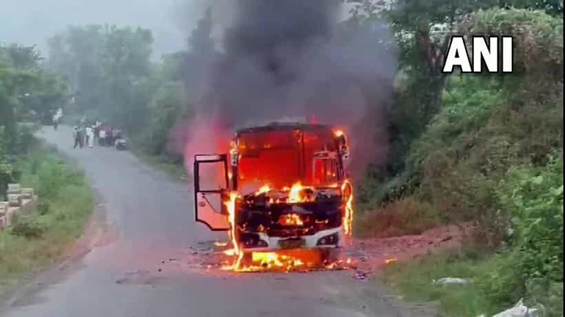 Maharashtra: ಚಲಿಸುತ್ತಿದ್ದ ಬಸ್ನಲ್ಲಿ ಏಕಾಏಕಿ ಬೆಂಕಿ, ಸುಟ್ಟು ಕರಕಲಾದ ಬಸ್