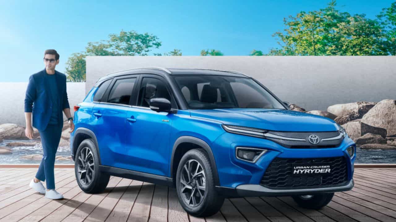 Toyota Hyryder : ಭರ್ಜರಿ ಮೈಲೇಜ್ ನೀಡುವ ಟೊಯೊಟಾ ಹೈರೈಡರ್ ಕಾರು ಖರೀದಿಗೆ ಇಷ್ಟು ದಿನ ಕಾಯಲೇಬೇಕು! Toyota Hyryder : ಭರ್ಜರಿ ಮೈಲೇಜ್ ನೀಡುವ ಟೊಯೊಟಾ ಹೈರೈಡರ್ ಕಾರು ಖರೀದಿಗೆ ಇಷ್ಟು ದಿನ ಕಾಯಲೇಬೇಕು!