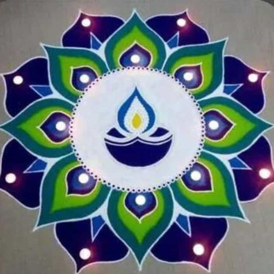 ಮನೆಯಲ್ಲಿ ರಂಗೋಲಿ ಹಾಕುವುದು ಪ್ರತಿ ಹಿಂದೂ ಮನೆಗಳ ಸಾಂಪ್ರದಾಯವಾಗಿದೆ, ಹಬ್ಬಗಳು ಬಂದರೆ ಸಾಕು ಖಂಡಿತ ರಂಗೋಲಿ ಹಾಕುತ್ತಾರೆ. ಈ ಬಾರಿ ದೀಪಾವಳಿಯಂದು ಮನೆ ಮನೆಗಳಲ್ಲಿ ಈ ರಂಗೋಲಿಗಳನ್ನು ಹಾಕಬಹುದು.