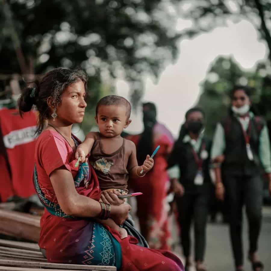 ಇವರು ಕೇರಳ ಮೂಲದವರು, ಇವರ ಹೆಸರು ಅತೀರಾ ಸಂದೀಪ್, ಇದೀಗ ಸಾಮಾಜಿಕ ಜಾಲತಾಣದಲ್ಲಿ ಭಾರೀ ಸದ್ದು ಮಾಡುತ್ತಿದ್ದಾರೆ.