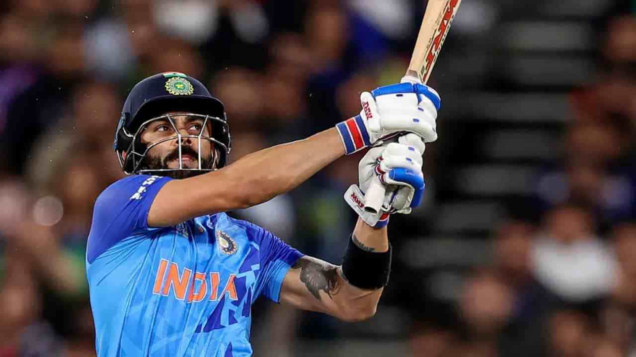 IND vs PAK: ಕೊಹ್ಲಿ ಸಿಡಿಸಿದ ಆ 2 ಸಿಕ್ಸ್ಗಳಿಗೆ ಬೆಚ್ಚಿಬಿದ್ದ ಜಗತ್ತು: ಚುಮು ಚುಮು ಚಳಿಯಲ್ಲೂ ಬೆವತ ಪಾಕ್ ತಂಡ..! IND vs PAK: ಕೊಹ್ಲಿ ಸಿಡಿಸಿದ ಆ 2 ಸಿಕ್ಸ್ಗಳಿಗೆ ಬೆಚ್ಚಿಬಿದ್ದ ಜಗತ್ತು: ಚುಮು ಚುಮು ಚಳಿಯಲ್ಲೂ ಬೆವತ ಪಾಕ್ ತಂಡ..!