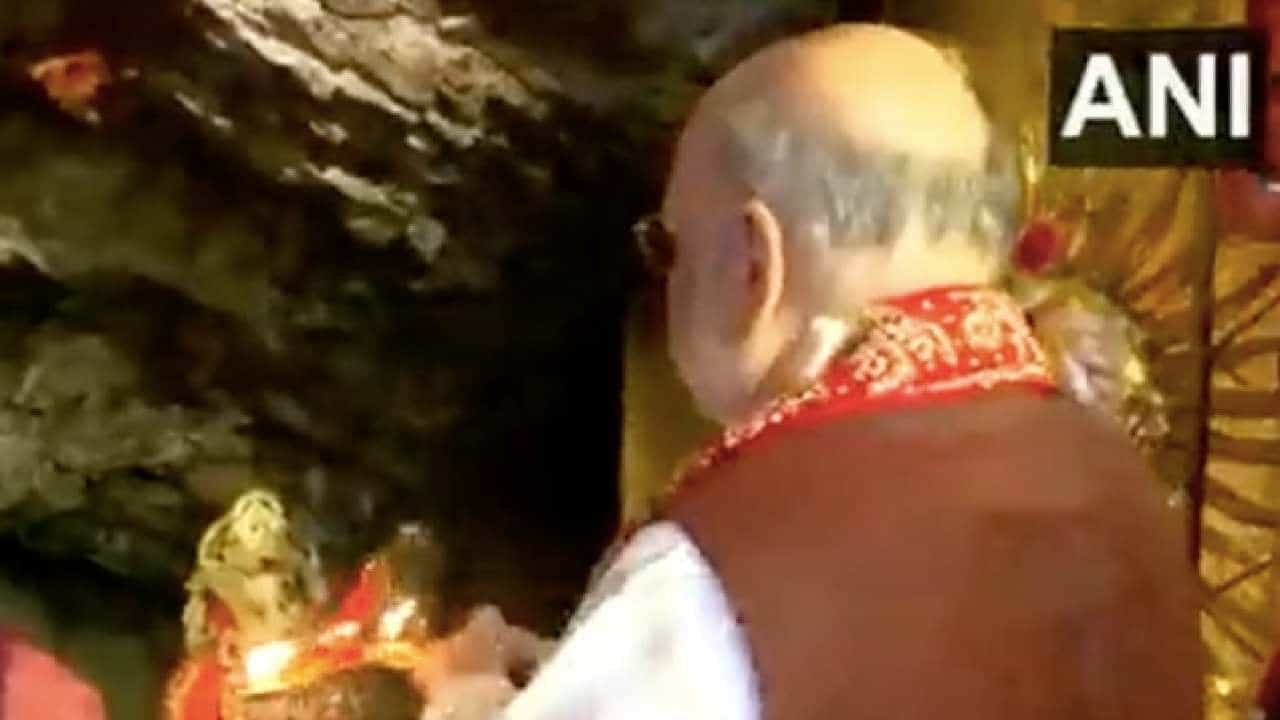 Amit Shah: ವೈಷ್ಣೋದೇವಿ ದರ್ಶನ ಪಡೆದ ಅಮಿತ್ ಶಾ; ಗೃಹ ಸಚಿವರ ಭೇಟಿ ಹಿನ್ನೆಲೆ ಜಮ್ಮು, ರಾಜೌರಿಯಲ್ಲಿ ಇಂಟರ್ನೆಟ್ ಸೇವೆ ಸ್ಥಗಿತ Amit Shah: ವೈಷ್ಣೋದೇವಿ ದರ್ಶನ ಪಡೆದ ಅಮಿತ್ ಶಾ; ಗೃಹ ಸಚಿವರ ಭೇಟಿ ಹಿನ್ನೆಲೆ ಜಮ್ಮು, ರಾಜೌರಿಯಲ್ಲಿ ಇಂಟರ್ನೆಟ್ ಸೇವೆ ಸ್ಥಗಿತ