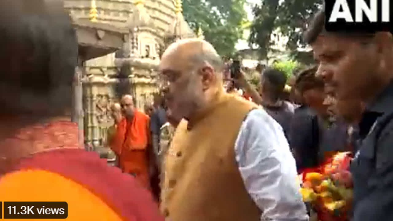 ಗುವಾಹಟಿಯ ಕಾಮಾಖ್ಯ ದೇವಸ್ಥಾನಕ್ಕೆ ಕೇಂದ್ರ ಗೃಹ ಸಚಿವ ಅಮಿತ್ ಶಾ ಭೇಟಿ, ಪ್ರಾರ್ಥನೆ ಸಲ್ಲಿಕೆ ಗುವಾಹಟಿಯ ಕಾಮಾಖ್ಯ ದೇವಸ್ಥಾನಕ್ಕೆ ಕೇಂದ್ರ ಗೃಹ ಸಚಿವ ಅಮಿತ್ ಶಾ ಭೇಟಿ, ಪ್ರಾರ್ಥನೆ ಸಲ್ಲಿಕೆ