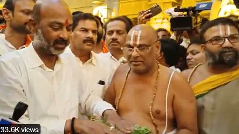 ಕೆಸಿಆರ್ಗೆ ಸವಾಲು; ದೇವಸ್ಥಾನದಲ್ಲಿ ಒದ್ದೆ ಬಟ್ಟೆಯಲ್ಲಿ ಪ್ರತಿಜ್ಞೆ ಮಾಡಿದ ತೆಲಂಗಾಣ ಬಿಜೆಪಿ ಮುಖ್ಯಸ್ಥ