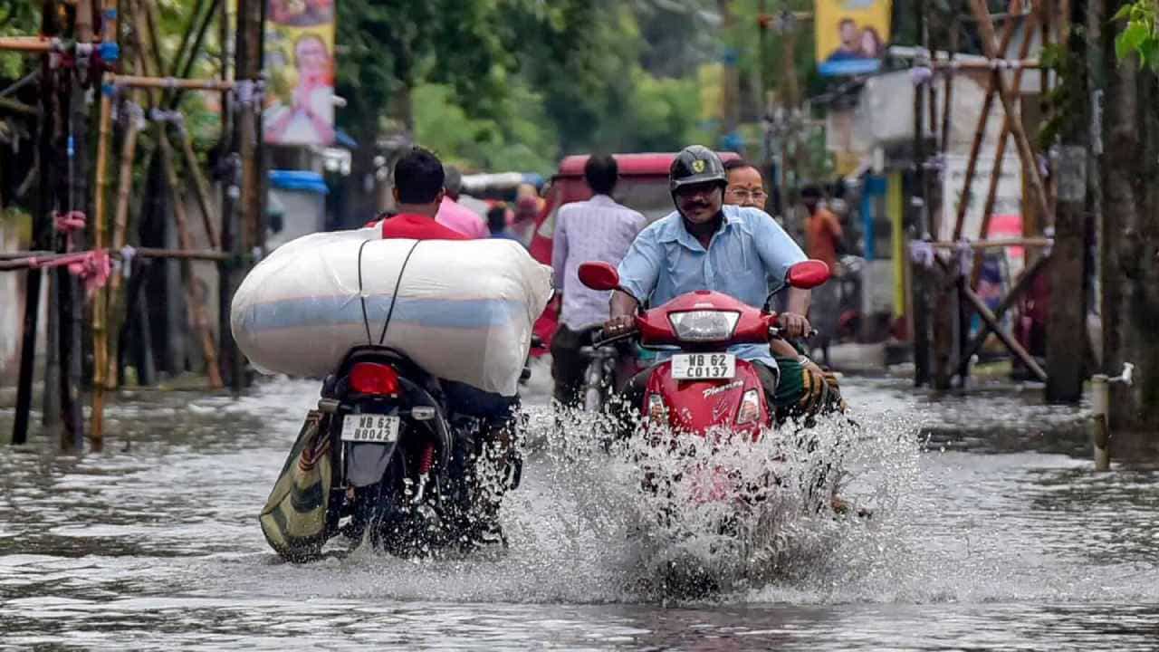 Karnataka Rain: ಕರ್ನಾಟಕದಲ್ಲಿ ಕೊಂಚ ತಗ್ಗಿದ ವರುಣನ ಅಬ್ಬರ; ಇನ್ನೆರಡು ದಿನ ಸಾಧಾರಣ ಮಳೆ ಸಾಧ್ಯತೆ Karnataka Rain: ಕರ್ನಾಟಕದಲ್ಲಿ ಕೊಂಚ ತಗ್ಗಿದ ವರುಣನ ಅಬ್ಬರ; ಇನ್ನೆರಡು ದಿನ ಸಾಧಾರಣ ಮಳೆ ಸಾಧ್ಯತೆ