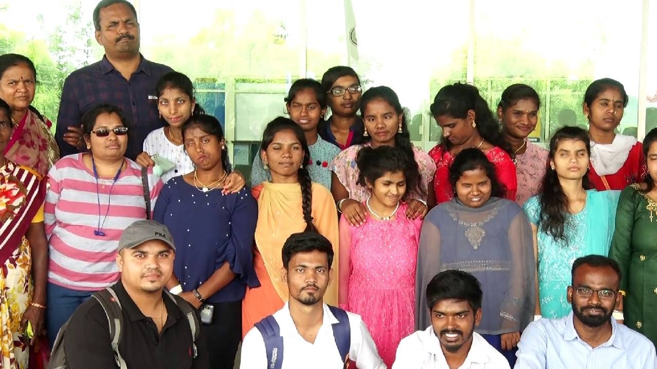 ಜಗತ್ತು ಕಾಣದ ಅಂಧ ಮಕ್ಕಳು ಬಾನಲ್ಲಿ ಹಾರಾಡಿ ಸಂಭ್ರಮ: ಸ್ವೀಟ್ನೆಸ್ ಆಫ್ ಬ್ಲೈಂಡ್ನೆಸ್ ಟೀಂನಿಂದ ವಿಶೇಷ ವ್ಯವಸ್ಥೆ ಜಗತ್ತು ಕಾಣದ ಅಂಧ ಮಕ್ಕಳು ಬಾನಲ್ಲಿ ಹಾರಾಡಿ ಸಂಭ್ರಮ: ಸ್ವೀಟ್ನೆಸ್ ಆಫ್ ಬ್ಲೈಂಡ್ನೆಸ್ ಟೀಂನಿಂದ ವಿಶೇಷ ವ್ಯವಸ್ಥೆ