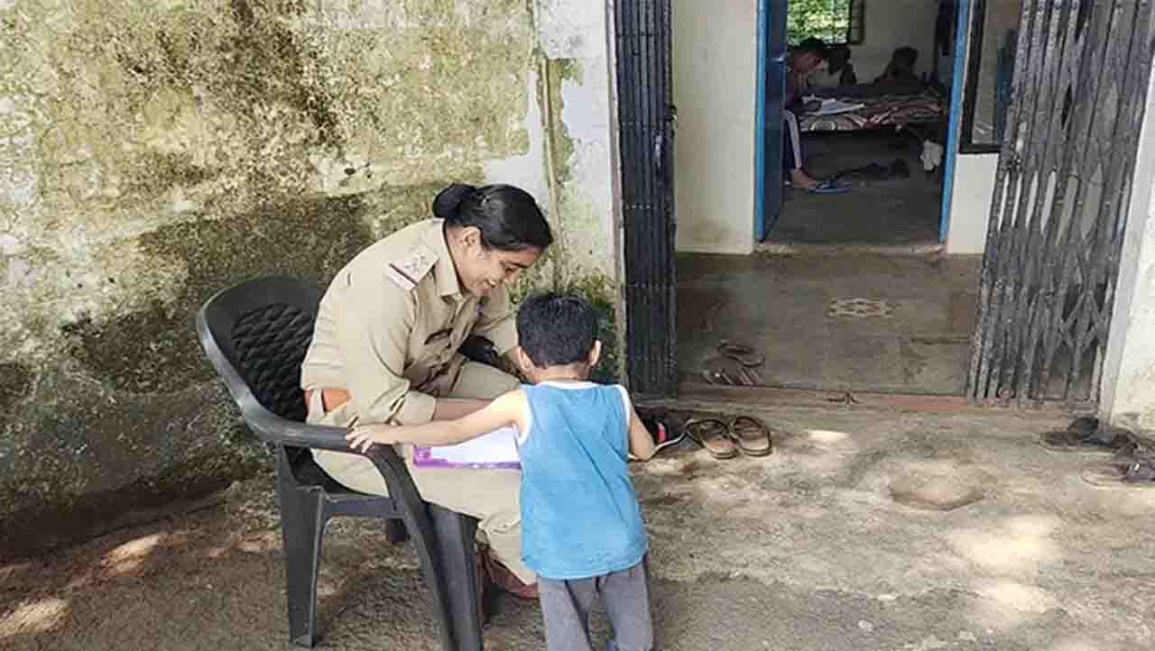 ‘ಅಮ್ಮ ನನ್ನ ಚಾಕೊಲೇಟ್​ ಕದ್ದು ಕೆನ್ನೆಗೆ ಹೊಡೆದಿದ್ದಾಳೆ, ಆಕೆಯನ್ನು ಜೈಲಿಗೆ ಹಾಕಿ’ ಪೊಲೀಸ್​ ಕಂಪ್ಲೆಂಟ್ ನೀಡಿದ 3 ವರ್ಷದ ಮಗು