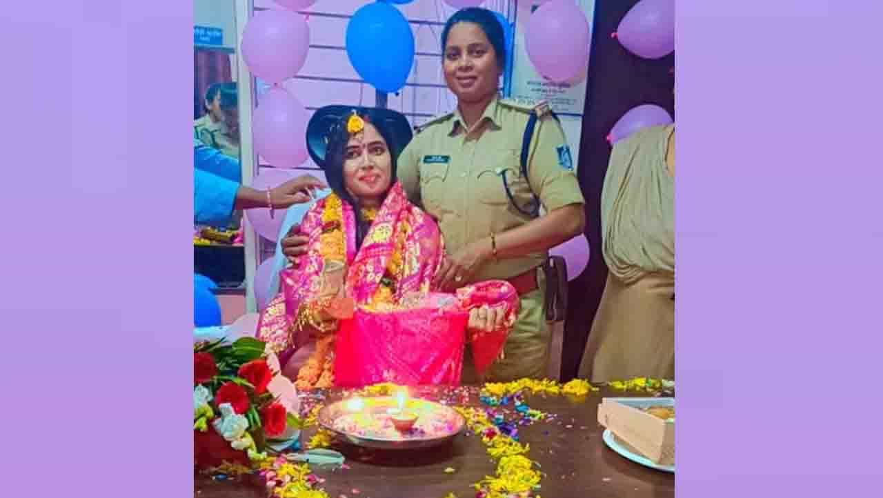 ಭೋಪಾಲದ ಪೊಲೀಸ್ ಠಾಣೆಯಲ್ಲಿ ಸಬ್ಇನ್ಸ್ಪೆಕ್ಟರ್ ಕರೀಷ್ಮಾ ಅವರ ಸೀಮಂತ ಭೋಪಾಲದ ಪೊಲೀಸ್ ಠಾಣೆಯಲ್ಲಿ ಸಬ್ಇನ್ಸ್ಪೆಕ್ಟರ್ ಕರೀಷ್ಮಾ ಅವರ ಸೀಮಂತ