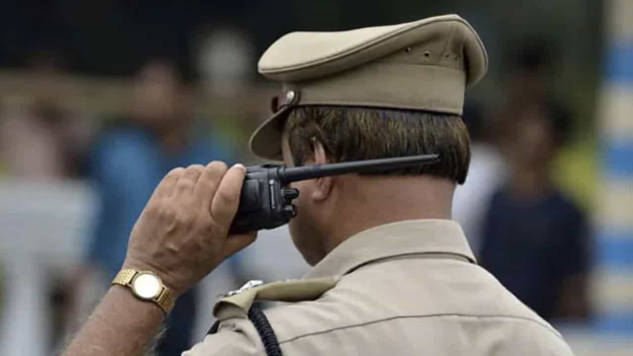 Shocking News: ಶಾಲೆಯಲ್ಲೇ ಗರ್ಭಿಣಿ ಶಿಕ್ಷಕಿಯ ಕೂದಲು ಹಿಡಿದು ಎಳೆದಾಡಿದ ಬಾಲಕರು; ಕಾರಣ ಕೇಳಿದರೆ ಶಾಕ್ ಆಗ್ತೀರ Shocking News: ಶಾಲೆಯಲ್ಲೇ ಗರ್ಭಿಣಿ ಶಿಕ್ಷಕಿಯ ಕೂದಲು ಹಿಡಿದು ಎಳೆದಾಡಿದ ಬಾಲಕರು; ಕಾರಣ ಕೇಳಿದರೆ ಶಾಕ್ ಆಗ್ತೀರ