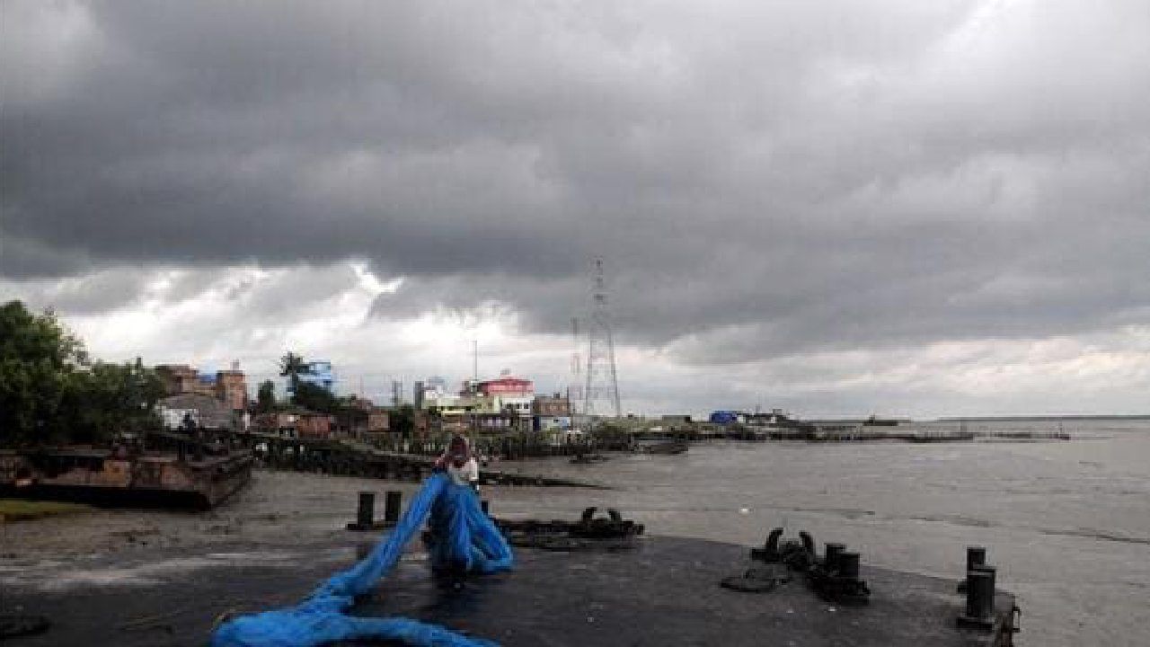 Cyclone Sitrang: ಅಸ್ಸಾಂನಲ್ಲಿ ಸಿತ್ರಾಂಗ್ ಚಂಡಮಾರುತದ ಅಬ್ಬರ; 1000ಕ್ಕೂ ಹೆಚ್ಚು ಜನರಿಗೆ ಹಾನಿ Cyclone Sitrang: ಅಸ್ಸಾಂನಲ್ಲಿ ಸಿತ್ರಾಂಗ್ ಚಂಡಮಾರುತದ ಅಬ್ಬರ; 1000ಕ್ಕೂ ಹೆಚ್ಚು ಜನರಿಗೆ ಹಾನಿ
