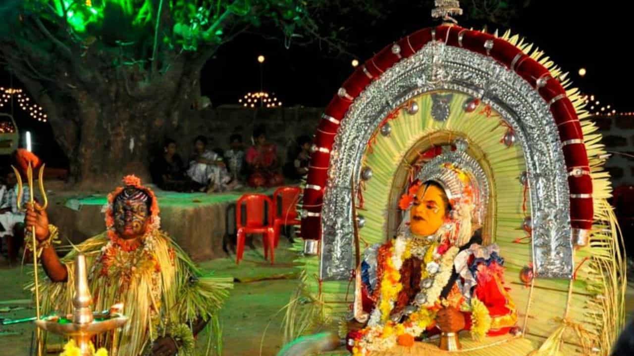 ದೈವ ನರ್ತಕರಿಗೆ 2 ಸಾವಿರ ರೂ. ಮಾಸಾಶನ ನೀಡಲು ನಿರ್ಧಾರ: ಸಚಿವ ಸುನಿಲ್ ಕುಮಾರ್ ದೈವ ನರ್ತಕರಿಗೆ 2 ಸಾವಿರ ರೂ. ಮಾಸಾಶನ ನೀಡಲು ನಿರ್ಧಾರ: ಸಚಿವ ಸುನಿಲ್ ಕುಮಾರ್
