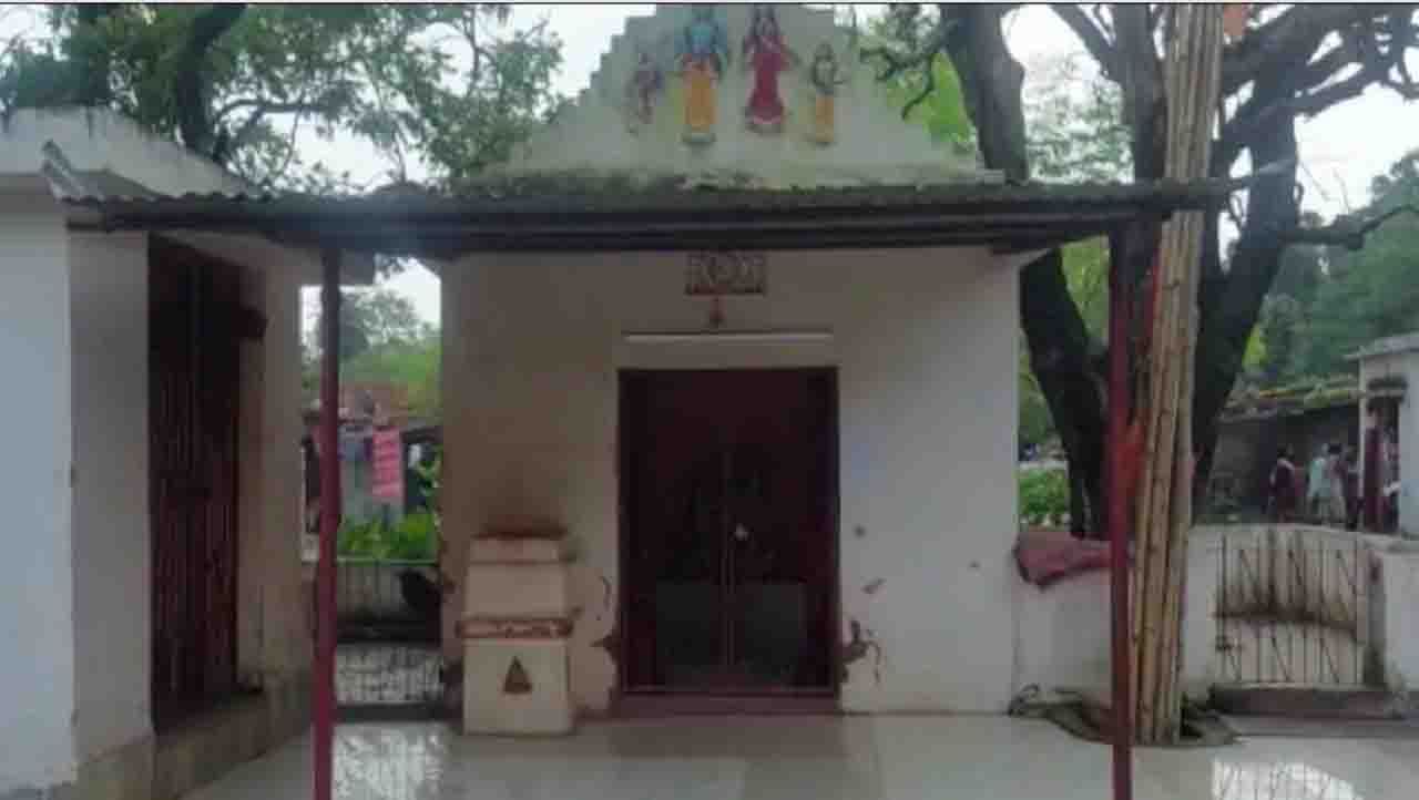 ಧನಬಾದ್ನ ಹನುಮಂತದೇವರಿಗೆ ನೋಟೀಸ್ ಕೊಟ್ಟ ರೈಲ್ವೇ ಇಲಾಖೆ; ದೇವಸ್ಥಾನ ತೆರವುಗೊಳಿಸಲು 10 ದಿನಗಳ ಗಡುವು ಧನಬಾದ್ನ ಹನುಮಂತದೇವರಿಗೆ ನೋಟೀಸ್ ಕೊಟ್ಟ ರೈಲ್ವೇ ಇಲಾಖೆ; ದೇವಸ್ಥಾನ ತೆರವುಗೊಳಿಸಲು 10 ದಿನಗಳ ಗಡುವು