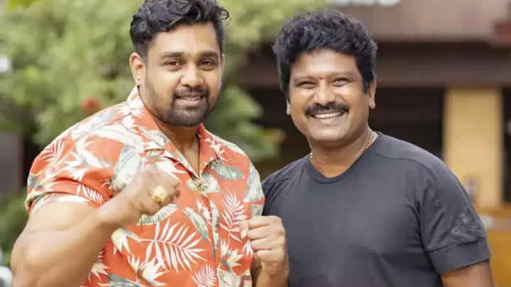 ಧ್ರುವ ಸರ್ಜಾ-ಪ್ರೇಮ್ ಸಿನಿಮಾ ಟೈಟಲ್ ಟೀಸರ್ ಲಾಂಚ್ ಕಾರ್ಯಕ್ರಮ ಲೈವ್ ನೋಡಿ ಧ್ರುವ ಸರ್ಜಾ-ಪ್ರೇಮ್ ಸಿನಿಮಾ ಟೈಟಲ್ ಟೀಸರ್ ಲಾಂಚ್ ಕಾರ್ಯಕ್ರಮ ಲೈವ್ ನೋಡಿ