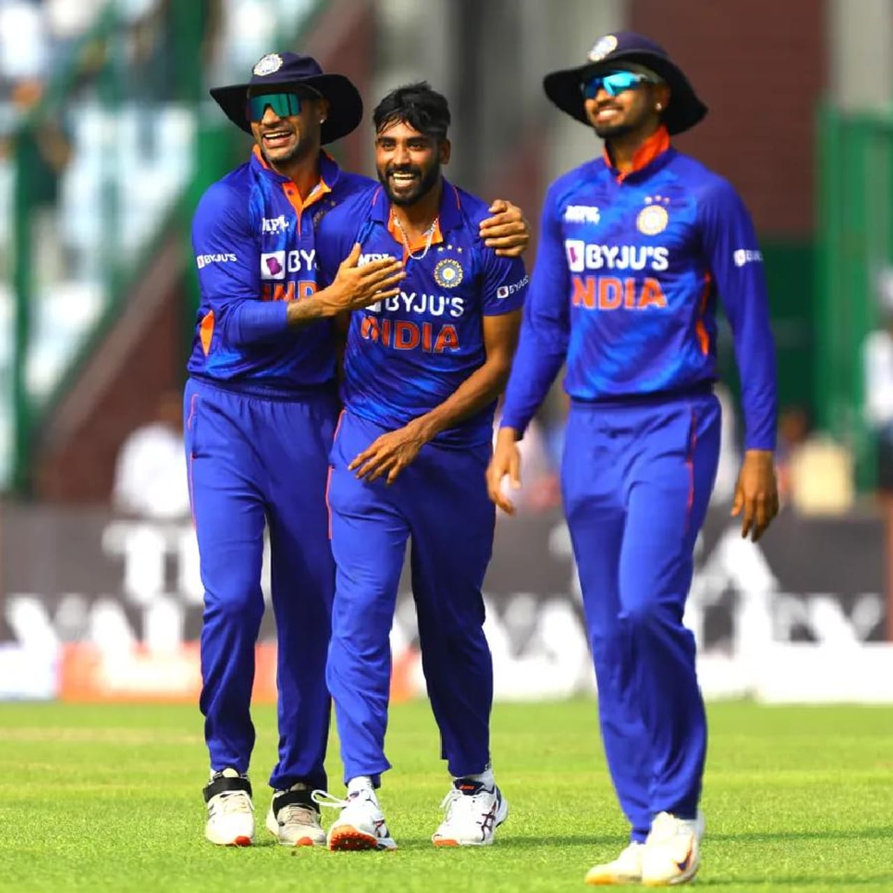 ಸೌತ್ ಆಫ್ರಿಕಾ ವಿರುದ್ಧ ನಡೆದ 3 ಪಂದ್ಯಗಳ ಏಕದಿನ ಸರಣಿಯನ್ನು ಟೀಮ್ ಇಂಡಿಯಾ 2-1 ಅಂತರದಿಂದ ಗೆದ್ದುಕೊಂಡಿದೆ. ಈ ಗೆಲುವಿನೊಂದಿಗೆ ಟೀಮ್ ಇಂಡಿಯಾ ಆಸ್ಟ್ರೇಲಿಯಾ ತಂಡದ ಹೆಸರಿನಲ್ಲಿದ್ದ ವಿಶ್ವ ದಾಖಲೆಯನ್ನು ಸರಿಗಟ್ಟಿದೆ.