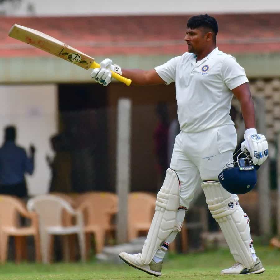 ಭಾರತದ ಯುವ ಬ್ಯಾಟ್ಸ್ಮನ್ ಸರ್ಫರಾಜ್ ಖಾನ್ ಸದ್ಯ ದೇಶೀಯ ಅಂಗಳದ ಅತ್ಯಂತ ಯಶಸ್ವಿ ಬ್ಯಾಟ್ಸ್ಮನ್. ಏಕೆಂದರೆ ಸರ್ಫರಾಜ್ ಬ್ಯಾಟ್ನಿಂದ ಬ್ಯಾಕ್ ಟು ಬ್ಯಾಕ್ ಶತಕಗಳು ಮೂಡಿಬರುತ್ತಿವೆ. ಶತಕ ಬರದಿದ್ದರೆ ಅರ್ಧಶತಕಗಳು ಸಿಡಿಯುತ್ತಿವೆ.