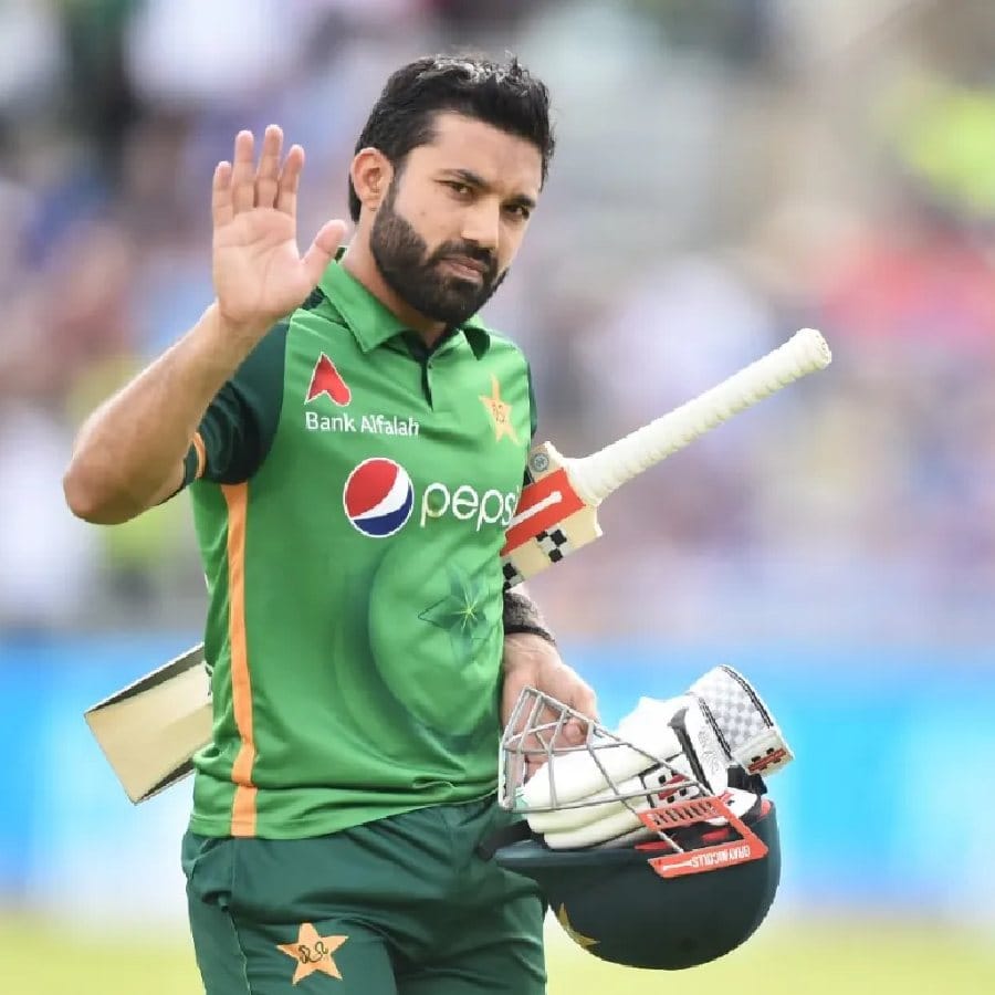 ಸದ್ಯ ಈ ಪಟ್ಟಿಯಲ್ಲಿ ಪಾಕಿಸ್ತಾನದ ಮೊಹಮ್ಮದ್ ರಿಜ್ವಾನ್ ಅಗ್ರಸ್ಥಾನದಲ್ಲಿದ್ದಾರೆ. ರಿಜ್ವಾನ್ 2021 ರಲ್ಲಿ ಒಟ್ಟು 1326 ರನ್ ಕಲೆಹಾಕಿದ್ದರು. ಹಾಗೆಯೇ 2021 ರಲ್ಲಿ 939 ರನ್ ಬಾರಿಸಿದ ಪಾಕ್ ತಂಡದ ನಾಯಕ ಬಾಬರ್ ಆಜಂ 2ನೇ ಸ್ಥಾನದಲ್ಲಿದ್ದಾರೆ.