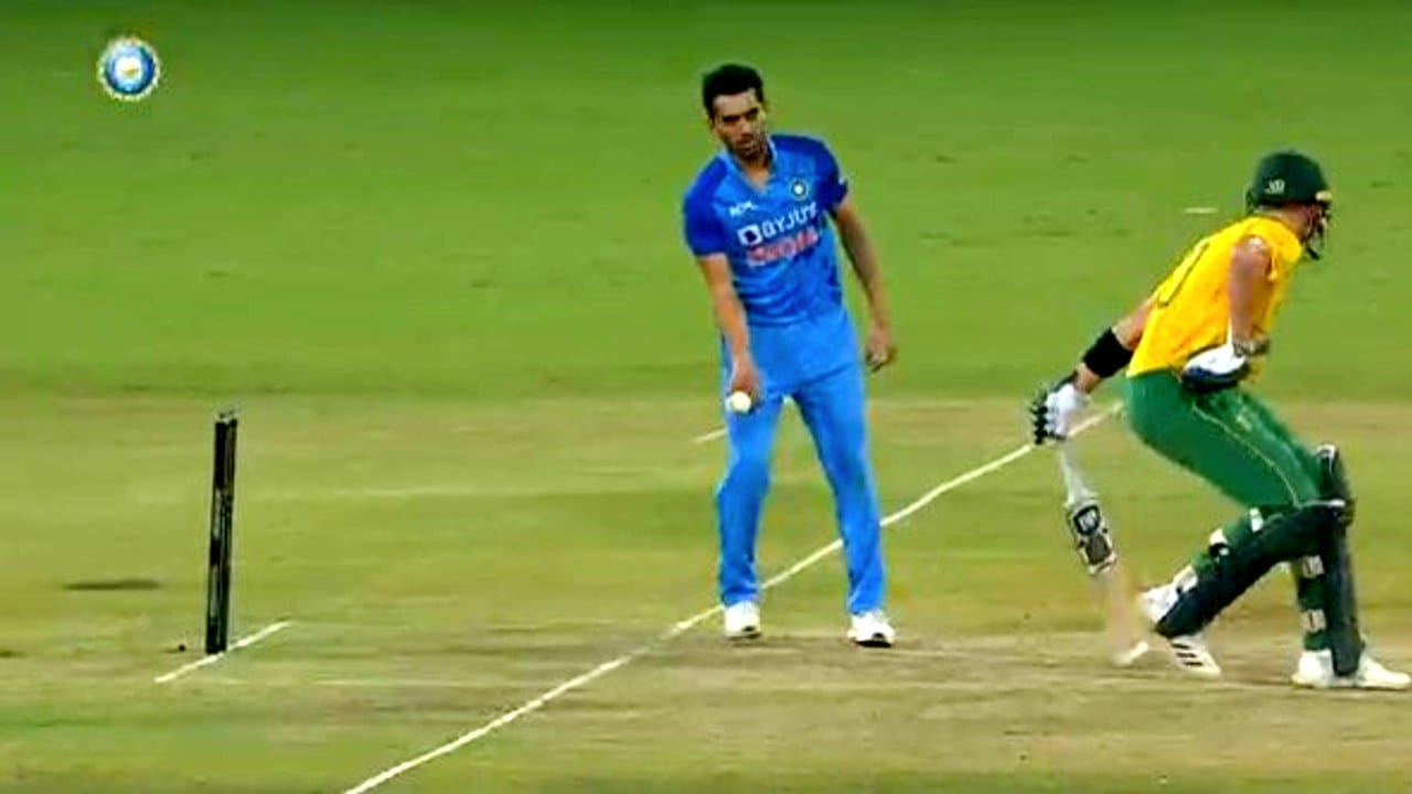 VIDEO: ರನೌಟ್ಗೆ ಅವಕಾಶವಿದ್ದರೂ ಔಟ್ ಮಾಡದ ಚಹರ್ ವಿರುದ್ಧ ಆಕ್ರೋಶ..! VIDEO: ರನೌಟ್ಗೆ ಅವಕಾಶವಿದ್ದರೂ ಔಟ್ ಮಾಡದ ಚಹರ್ ವಿರುದ್ಧ ಆಕ್ರೋಶ..!