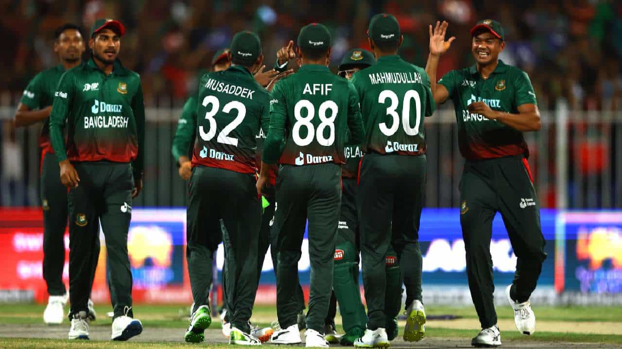 T20 World Cup 2022: ರಾಯಲ್ ಬೆಂಗಾಲ್ ಟೈಗರ್: ಹೊಸ ಜೆರ್ಸಿ ಅನಾವರಣಗೊಳಿಸಿದ ಬಾಂಗ್ಲಾದೇಶ್ T20 World Cup 2022: ರಾಯಲ್ ಬೆಂಗಾಲ್ ಟೈಗರ್: ಹೊಸ ಜೆರ್ಸಿ ಅನಾವರಣಗೊಳಿಸಿದ ಬಾಂಗ್ಲಾದೇಶ್