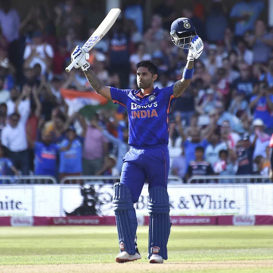 ಇದೀಗ 2022 ರಲ್ಲಿ 801 ರನ್ ಬಾರಿಸಿರುವ ಸೂರ್ಯಕುಮಾರ್ ಯಾದವ್ ಟಿ20 ವಿಶ್ವಕಪ್ ಮೂಲಕ ಬಾಬರ್ ಆಜಂ ದಾಖಲೆ ಮುರಿಯಲಿದ್ದಾರಾ ಕಾದು ನೋಡಬೇಕಿದೆ.