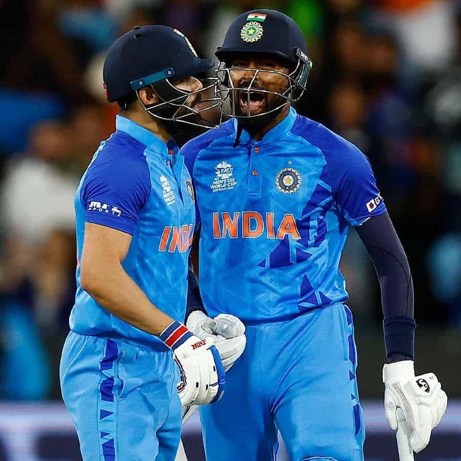 ಮೆಲ್ಬೋರ್ನ್ನಲ್ಲಿ ನಡೆದ ಪಾಕಿಸ್ತಾನ್ ವಿರುದ್ಧದ ಪಂದ್ಯದಲ್ಲಿ ಟೀಮ್ ಇಂಡಿಯಾ ರೋಚಕ ಜಯ ಸಾಧಿಸಿತು. ಈ ಗೆಲುವಿನ ರೂವಾರಿಗಳೆಂದರೆ ವಿರಾಟ್ ಕೊಹ್ಲಿ ಹಾಗೂ ಹಾರ್ದಿಕ್ ಪಾಂಡ್ಯ.