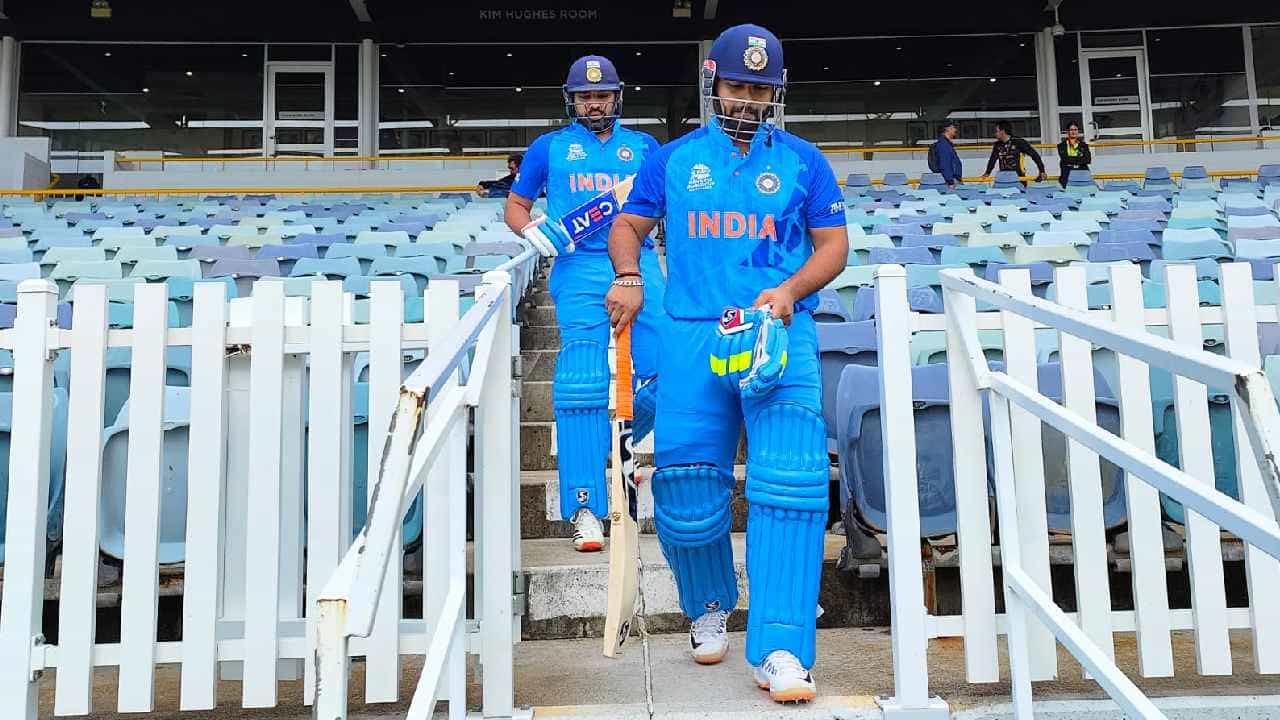 T20 World Cup 2022: ರೋಹಿತ್ ಶರ್ಮಾ ಜೊತೆ ಆರಂಭಿಕನಾಗಿ ಕಣಕ್ಕಿಳಿದ ಪಂತ್: ರಾಹುಲ್ ಕಥೆಯೇನು? T20 World Cup 2022: ರೋಹಿತ್ ಶರ್ಮಾ ಜೊತೆ ಆರಂಭಿಕನಾಗಿ ಕಣಕ್ಕಿಳಿದ ಪಂತ್: ರಾಹುಲ್ ಕಥೆಯೇನು?