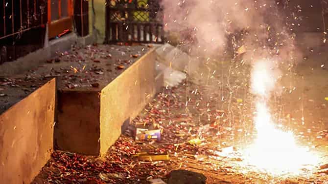 ಪಟಾಕಿ ದುರಂತಗಳು: ಕೊರೊನಾ ಮುಂಚೆಗಿಂತ ಈಗ ಕಣ್ಣಿಗೆ ಹಾನಿ ಮಾಡುಕೊಂಡಿರುವವರ ಸಂಖ್ಯೆ ಹೆಚ್ಚು, 6 ಜನರ ಗುಡ್ಡೆ ಸೀಳಿದೆ!