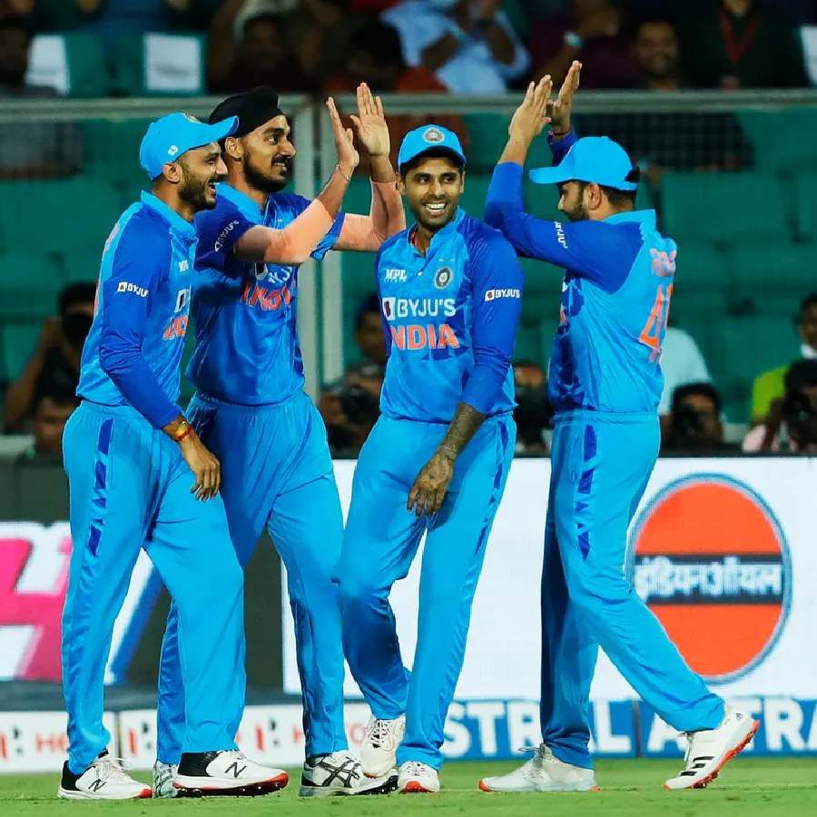 ಇಲ್ಲಿ ಸ್ಪಿನ್ ಆಲ್ರೌಂಡರ್ಗಳಾಗಿ ಅಕ್ಷರ್ ಪಟೇಲ್, ರವಿಚಂದ್ರನ್ ಅಶ್ವಿನ್ ಹಾಗೂ ದೀಪಕ್ ಹೂಡಾ ತಂಡದಲ್ಲಿದ್ದಾರೆ. ಹೀಗಾಗಿ ಮೂವರಲ್ಲಿ ಒಬ್ಬರನ್ನು ಆಯ್ಕೆ ಮಾಡಬೇಕಿದೆ.