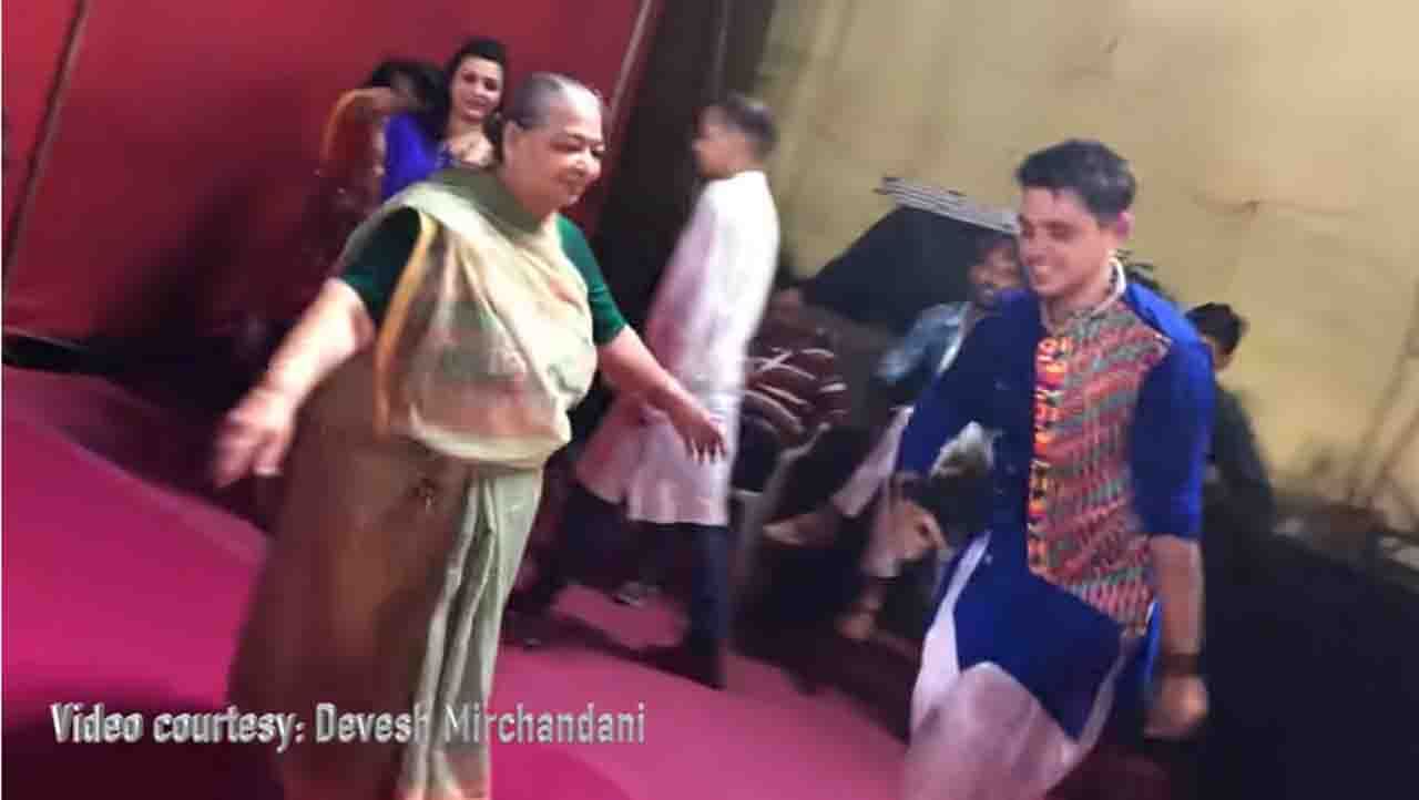 ಮತ್ತೆ ನೆಟ್ಟಿಗರ ಮನಕದ್ದ ಈ ಅಜ್ಜಿಯ ಗರ್ಭಾ ನೃತ್ಯ ಮತ್ತೆ ನೆಟ್ಟಿಗರ ಮನಕದ್ದ ಈ ಅಜ್ಜಿಯ ಗರ್ಭಾ ನೃತ್ಯ