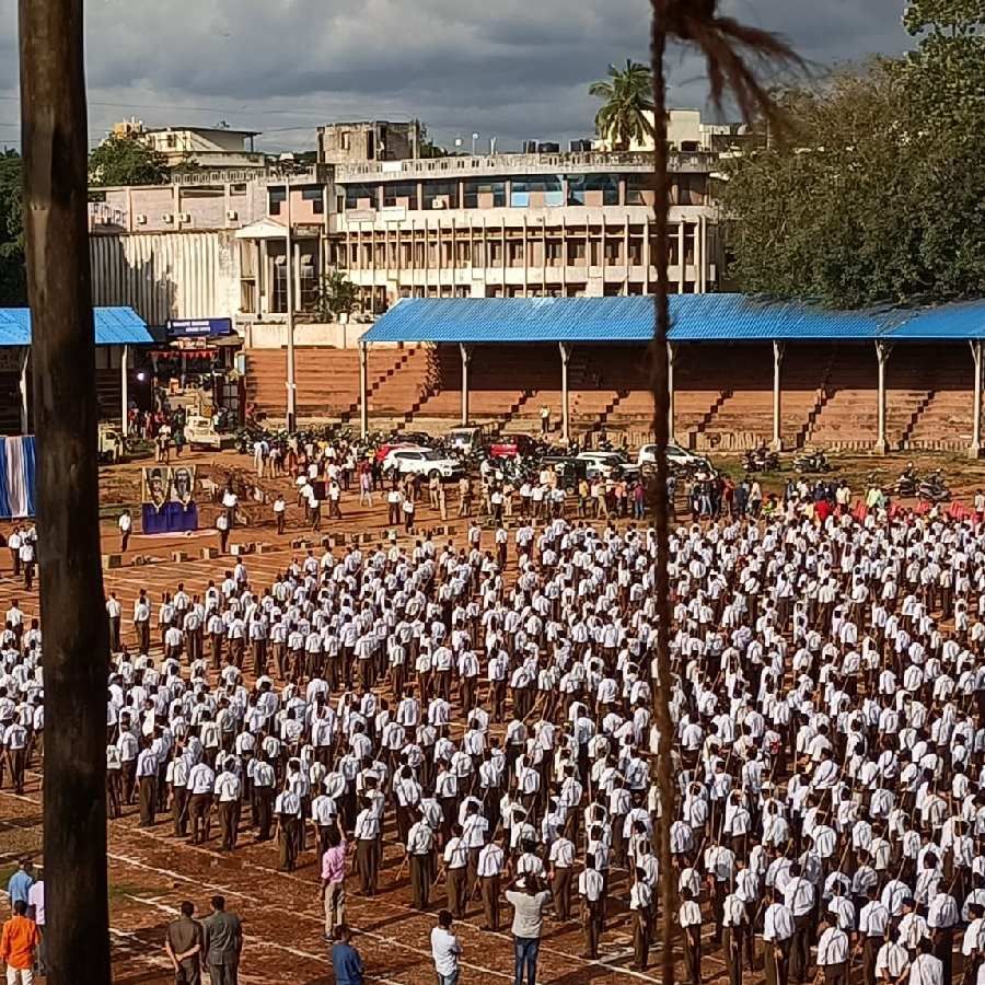 ದೇಶ ಮತ್ತು ಧರ್ಮದ ರಕ್ಷಣೆಯ ಸಂಕಲ್ಪದೊಂದಿಗೆ ಸ್ವಯಂಸೇವಕರು ನಿಸ್ವಾರ್ಥ ಮನಸ್ಸಿನಿಂದ ಸಂಘದೊಂದಿಗೆ ತಮ್ಮನ್ನು ಜೋಡಿಸಿಕೊಂಡು ಬರುತ್ತಿರುವುದು ನಮಗೆಲ್ಲರಿಗೂ ಹೆಮ್ಮೆಯ ಸಂಗತಿ ಎಂದು ಸಚಿವ ಪ್ರಲ್ಹಾದ್ ಜೋಶಿ ಹೇಳಿದ್ದಾರೆ.