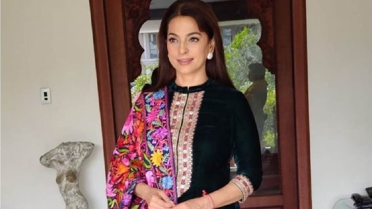 Juhi Chawla: ಮುಂಬೈನಲ್ಲಿ ದುರ್ವಾಸನೆಗೆ ಬೇಸತ್ತ ಜನ; ಚರಂಡಿಯಲ್ಲಿದ್ದೇವೆ ಎನಿಸುತ್ತಿದೆ ಎಂದ ಜೂಹಿ ಚಾವ್ಲಾ